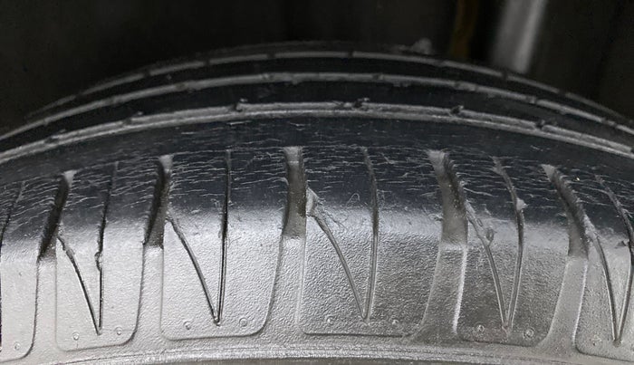 2018 Maruti Vitara Brezza ZDI PLUS DUAL TONE, Diesel, Manual, 21,636 km, Left Rear Tyre Tread
