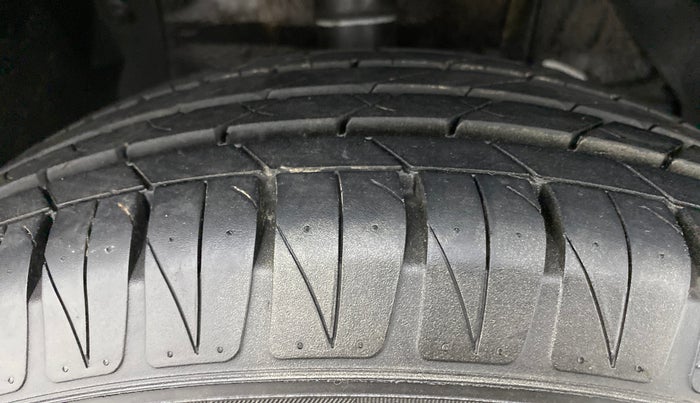 2018 Maruti Vitara Brezza ZDI PLUS DUAL TONE, Diesel, Manual, 21,636 km, Right Front Tyre Tread