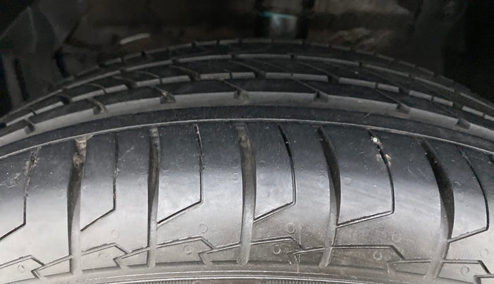 2018 Maruti Vitara Brezza ZDI PLUS DUAL TONE, Diesel, Manual, 21,636 km, Left Front Tyre Tread