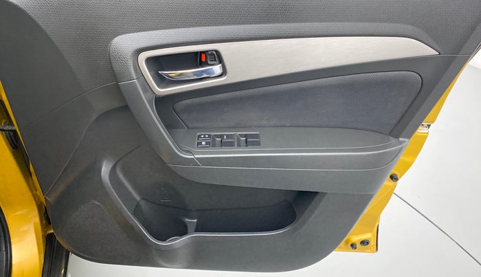 2018 Maruti Vitara Brezza ZDI PLUS DUAL TONE, Diesel, Manual, 21,636 km, Driver Side Door Panels Control