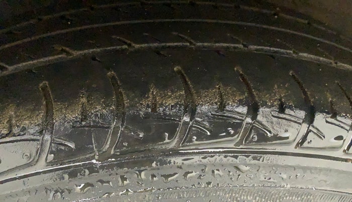 2015 Maruti Celerio ZXI, Petrol, Manual, 40,763 km, Right Rear Tyre Tread