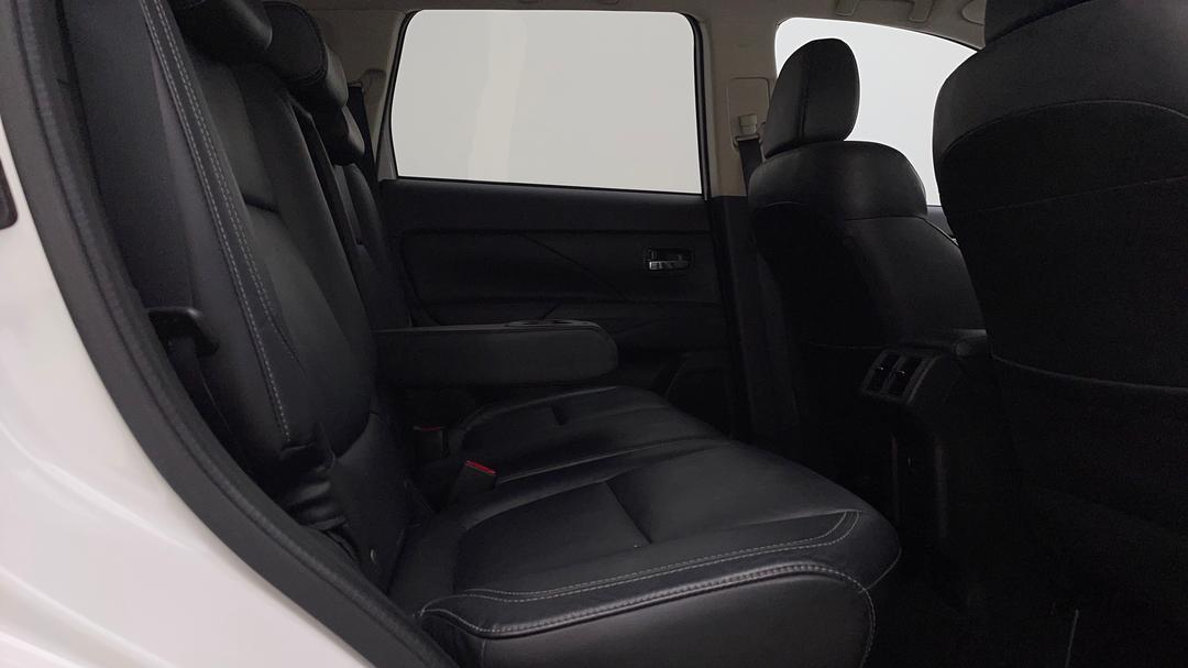 2019 Mitsubishi Outlander Exceed 7 Seat (awd), Automatic, 71473 km, Right Side Rear Door Cabin View