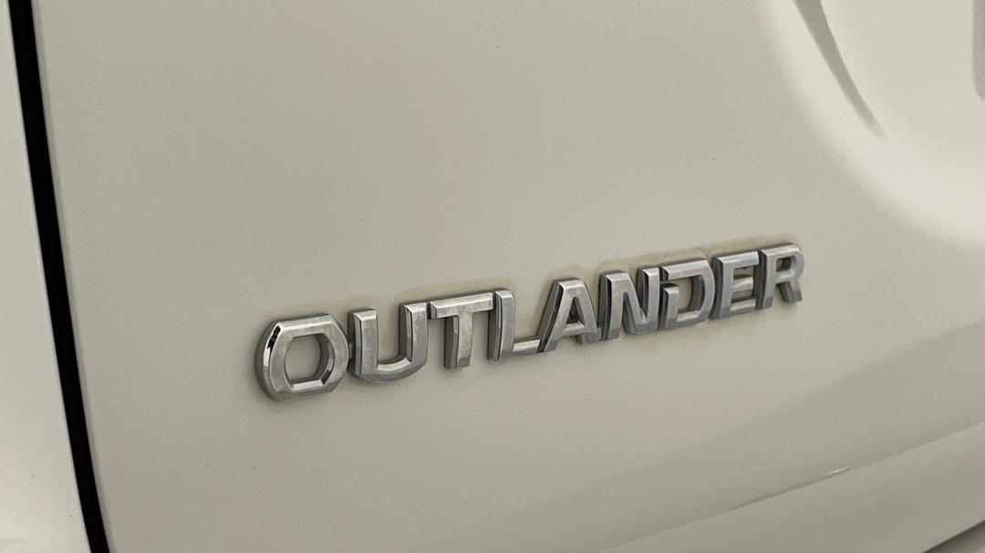 2019 Mitsubishi Outlander Exceed 7 Seat (awd), Automatic, 71473 km, Badge (Boot Left Side)