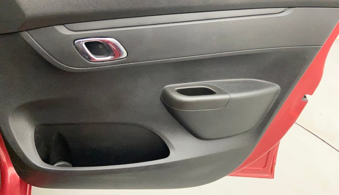 2019 Renault Kwid RXT 1.0, Petrol, Manual, 37,055 km, Driver Side Door Panels Control