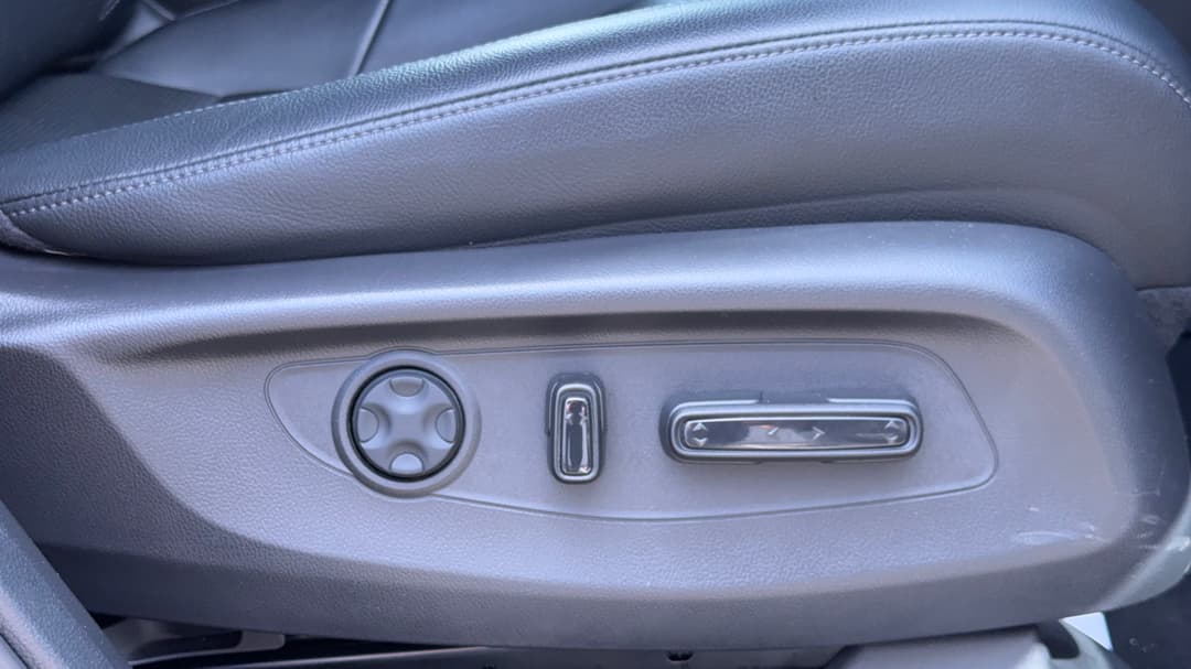 2024 Honda CR-V Vti L (AWD) 5 Seats, Automatic, 21912 km, Drivers Side Adjustment Panel