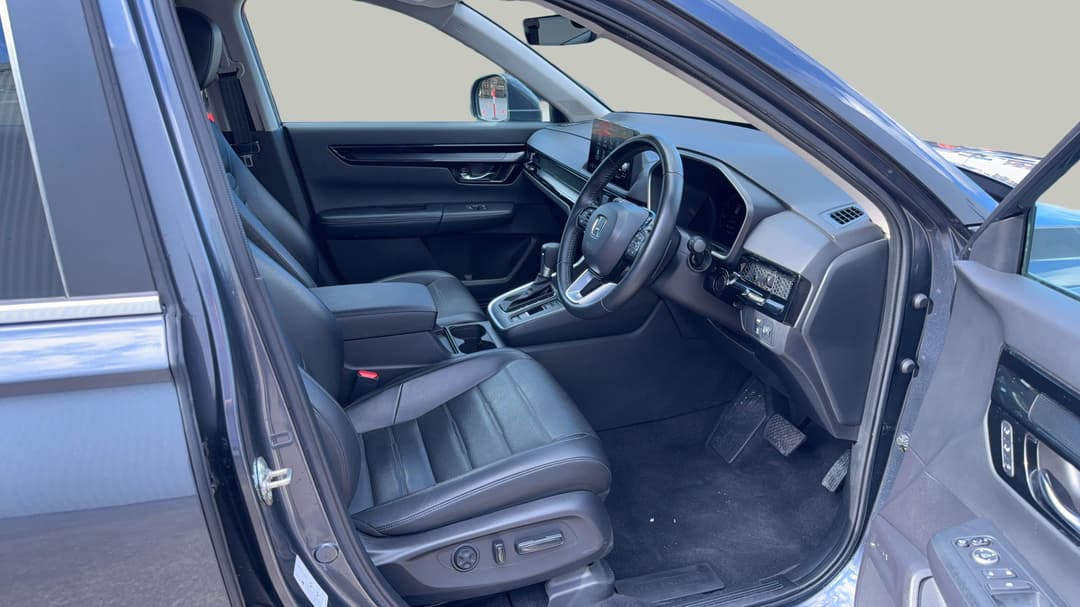2024 Honda CR-V Vti L (AWD) 5 Seats, Automatic, 21912 km, Right Side Front Door Cabin View