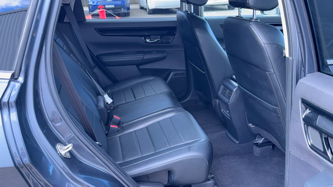 2024 Honda CR-V Vti L (AWD) 5 Seats, Automatic, 21912 km, Right Side Rear Door Cabin View