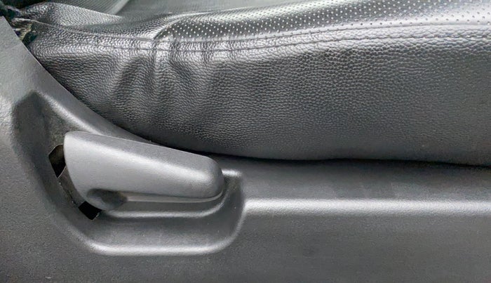 2016 Maruti Wagon R 1.0 LXI CNG, CNG, Manual, 86,682 km, Driver Side Adjustment Panel