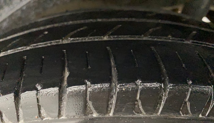 2016 Maruti Wagon R 1.0 LXI CNG, CNG, Manual, 86,682 km, Left Rear Tyre Tread
