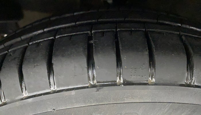 2014 Hyundai i10 SPORTZ 1.1 IRDE2, Petrol, Manual, 69,163 km, Left Front Tyre Tread