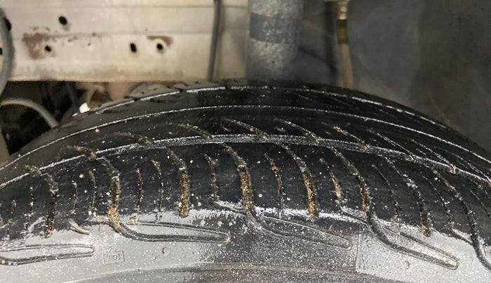 2016 Datsun Go T, Petrol, Manual, 1,14,615 km, Left Front Tyre Tread