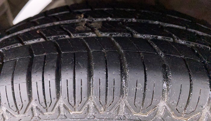2015 Hyundai Eon ERA PLUS, Petrol, Manual, 76,856 km, Right Rear Tyre Tread
