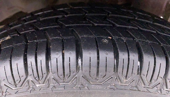 2015 Hyundai Eon ERA PLUS, Petrol, Manual, 76,856 km, Left Rear Tyre Tread