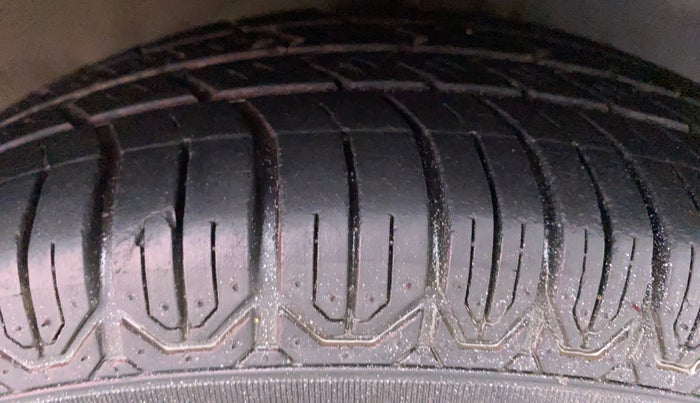2015 Hyundai Eon ERA PLUS, Petrol, Manual, 76,856 km, Right Front Tyre Tread