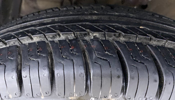 2015 Maruti Swift Dzire VDI ABS, Diesel, Manual, 96,003 km, Left Front Tyre Tread