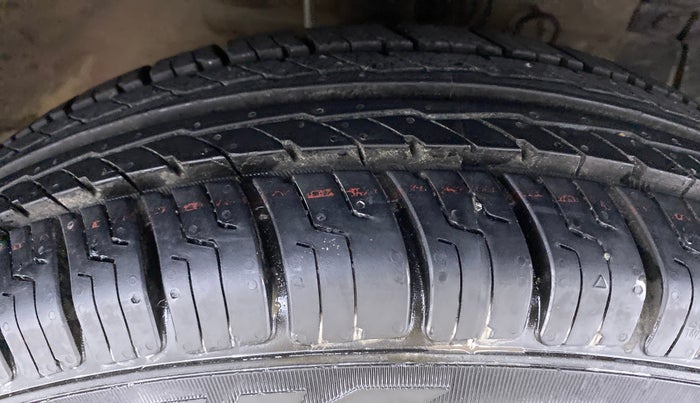 2015 Maruti Swift Dzire VDI ABS, Diesel, Manual, 96,003 km, Right Front Tyre Tread