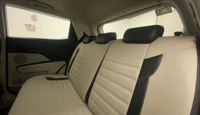 2021 Mahindra XUV300 W6 1.2 PETROL AMT, Petrol, Automatic, 17,985 km, Right Side Rear Door Cabin