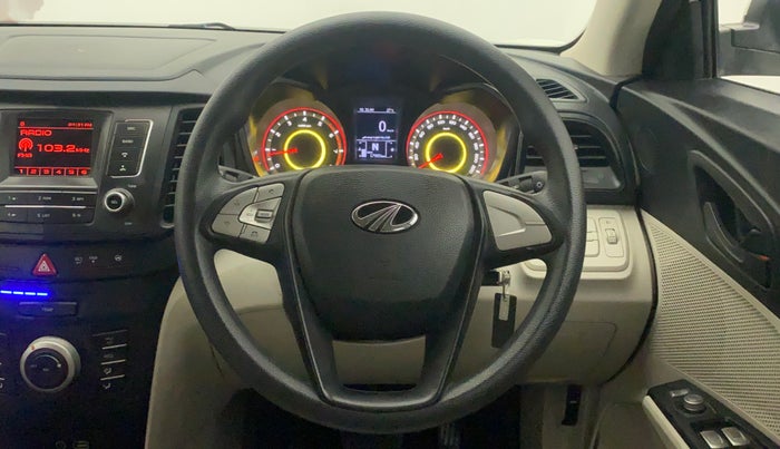 2021 Mahindra XUV300 W6 1.2 PETROL AMT, Petrol, Automatic, 17,985 km, Steering Wheel Close Up