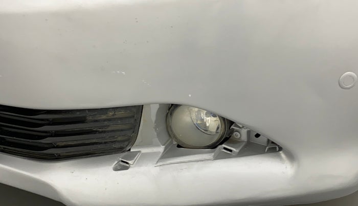 2012 Toyota Camry 2.5L AT, Petrol, Automatic, 1,10,751 km, Left fog light - Cover missing