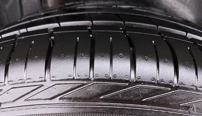 2018 Maruti S Cross ALPHA 1.3, Diesel, Manual, 46,621 km, Right Rear Tyre Tread