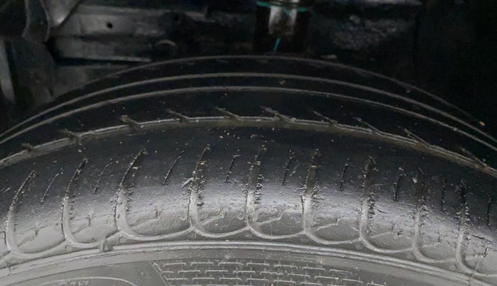 2016 Maruti Vitara Brezza VDI, Diesel, Manual, 76,077 km, Left Front Tyre Tread
