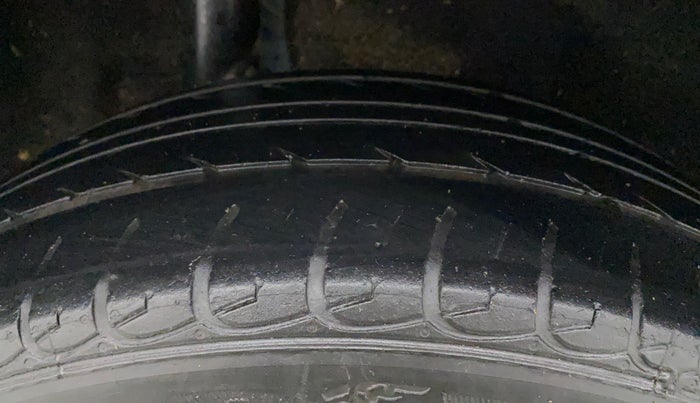 2016 Maruti Vitara Brezza VDI, Diesel, Manual, 76,077 km, Right Rear Tyre Tread