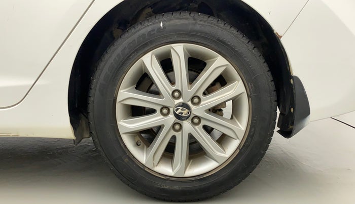2015 Hyundai New Elantra SX 1.8 MT, Petrol, Manual, 93,946 km, Left Rear Wheel