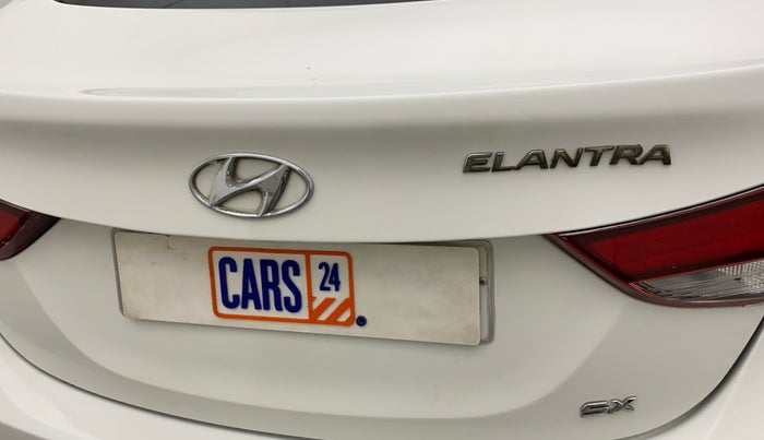 2015 Hyundai New Elantra SX 1.8 MT, Petrol, Manual, 93,946 km, Rear monogram/logo - Slight discoloration