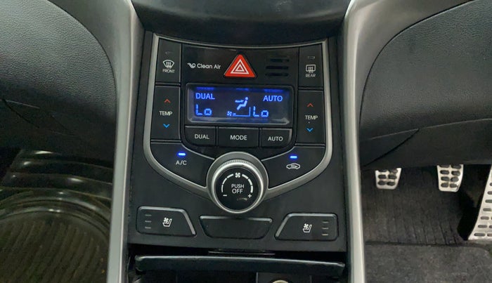 2015 Hyundai New Elantra SX 1.8 MT, Petrol, Manual, 93,946 km, AC Unit - Directional switch has minor damage
