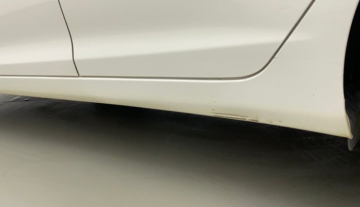 2015 Hyundai New Elantra SX 1.8 MT, Petrol, Manual, 93,946 km, Left running board - Minor scratches