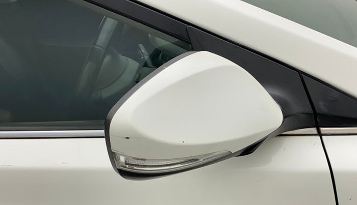 2015 Hyundai New Elantra SX 1.8 MT, Petrol, Manual, 93,946 km, Right rear-view mirror - Minor scratches