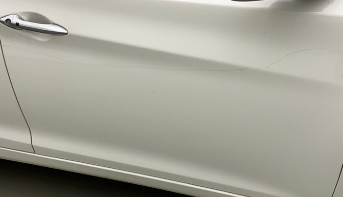 2015 Hyundai New Elantra SX 1.8 MT, Petrol, Manual, 93,946 km, Driver-side door - Minor scratches
