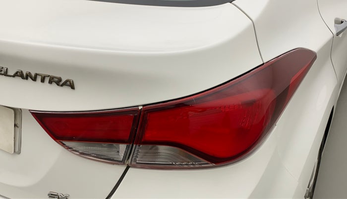 2015 Hyundai New Elantra SX 1.8 MT, Petrol, Manual, 93,946 km, Right tail light - Minor scratches