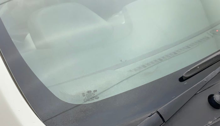 2015 Hyundai New Elantra SX 1.8 MT, Petrol, Manual, 93,946 km, Front windshield - Minor spot on windshield