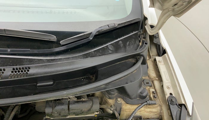 2015 Hyundai New Elantra SX 1.8 MT, Petrol, Manual, 93,946 km, Bonnet (hood) - Cowl vent panel has minor damage