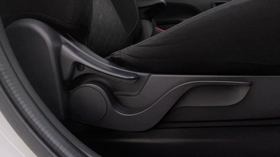 2020 Mitsubishi ASX Es (2wd), Automatic, 45625 km, Drivers Side Adjustment Panel