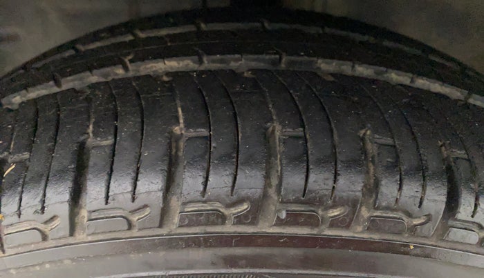 2014 Toyota Etios Liva D 4D GD, Diesel, Manual, 76,975 km, Left Front Tyre Tread