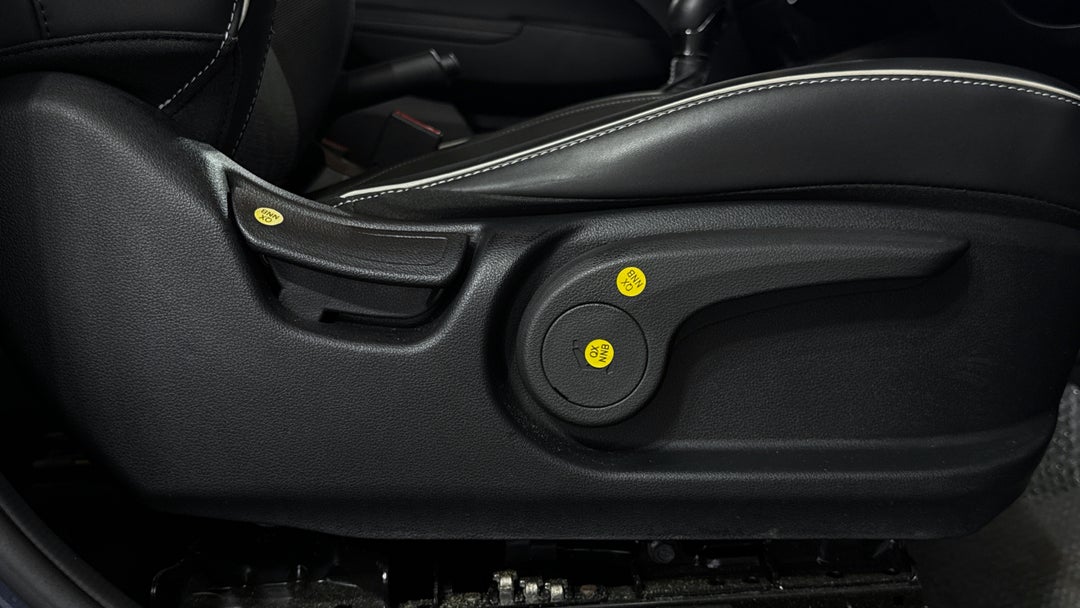 2021 Hyundai Venue Active, Automatic, 57458 km, Drivers Side Adjustment Panel
