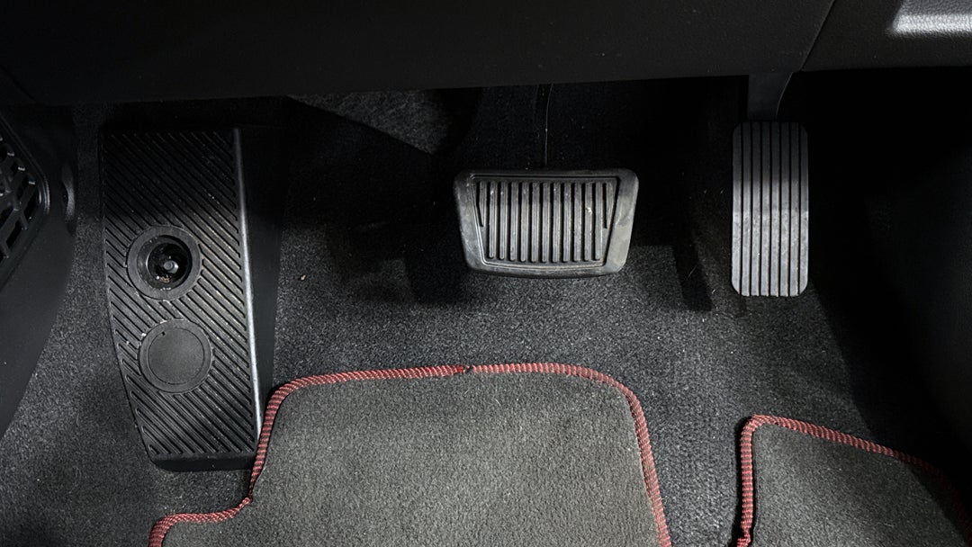 2021 Hyundai Venue Active, Automatic, 57458 km, Pedals and Footmat