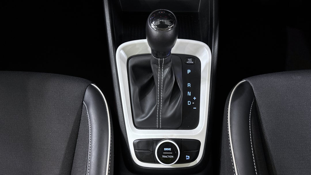 2021 Hyundai Venue Active, Automatic, 57458 km, Gear Lever 