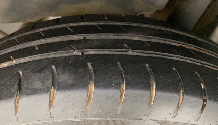 2014 Maruti Swift VDI, Diesel, Manual, 83,829 km, Left Rear Tyre Tread