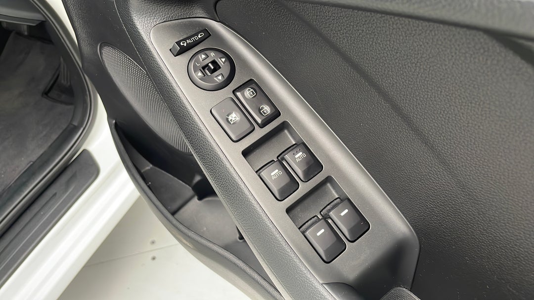 2017 Kia Cerato Sport + Nav, Automatic, 26021 km, Drivers Side Door Panel Controls