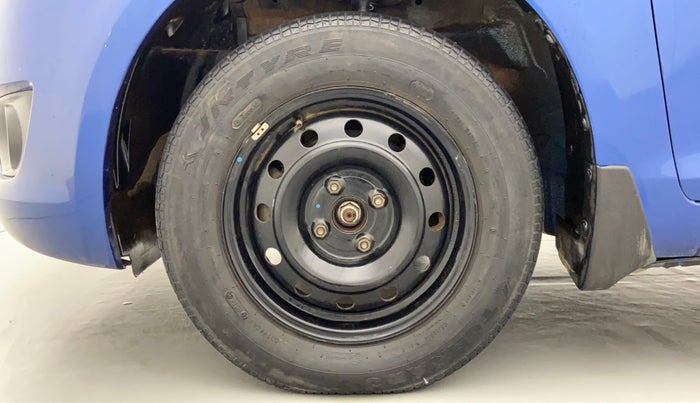 2014 Maruti Swift VXI D, Petrol, Manual, 65,564 km, Left Front Wheel
