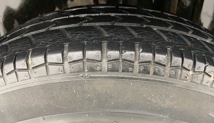 2014 Maruti Swift VXI D, Petrol, Manual, 65,564 km, Left Rear Tyre Tread
