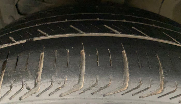 2015 Maruti S Cross ZETA 1.3, Diesel, Manual, 1,10,856 km, Left Front Tyre Tread