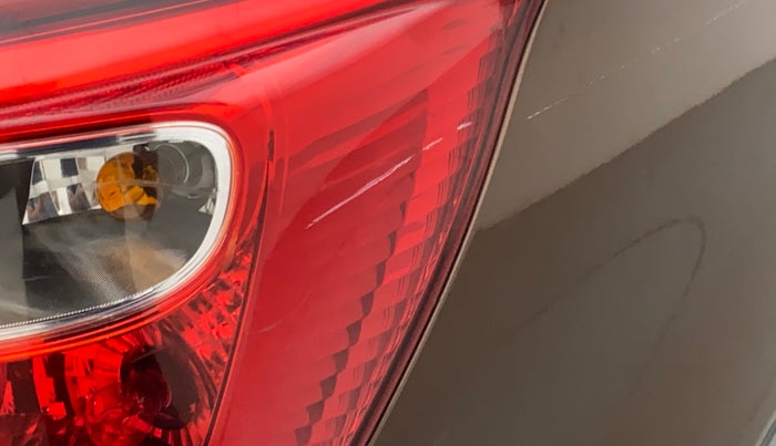 2015 Maruti S Cross ZETA 1.3, Diesel, Manual, 1,10,856 km, Right tail light - Minor scratches
