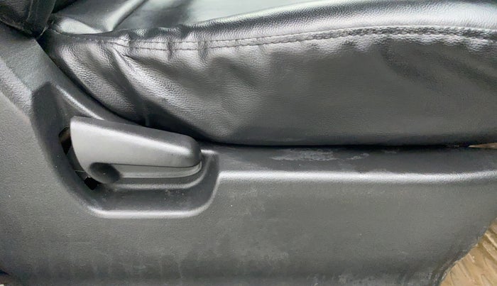 2014 Maruti Wagon R 1.0 LXI CNG, CNG, Manual, 50,898 km, Driver Side Adjustment Panel
