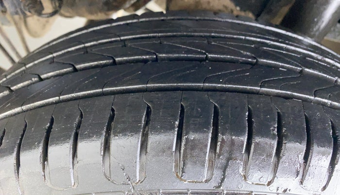 2018 Mahindra Kuv100 K2 TRIP CNG, CNG, Manual, 79,577 km, Left Rear Tyre Tread