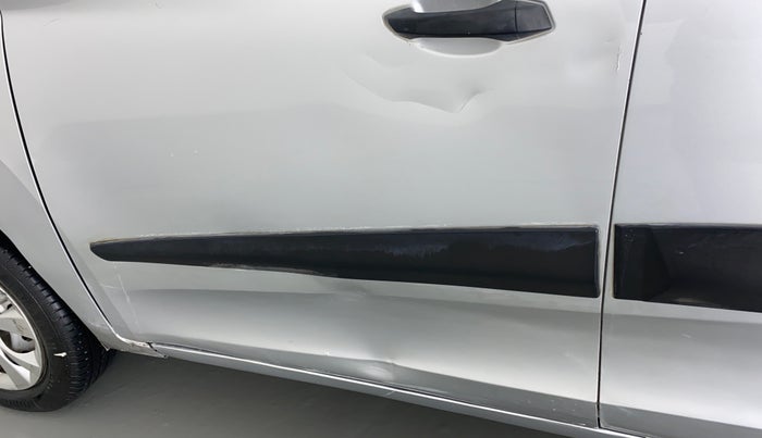 2018 Mahindra Kuv100 K2 TRIP CNG, CNG, Manual, 79,577 km, Front passenger door - Slightly dented