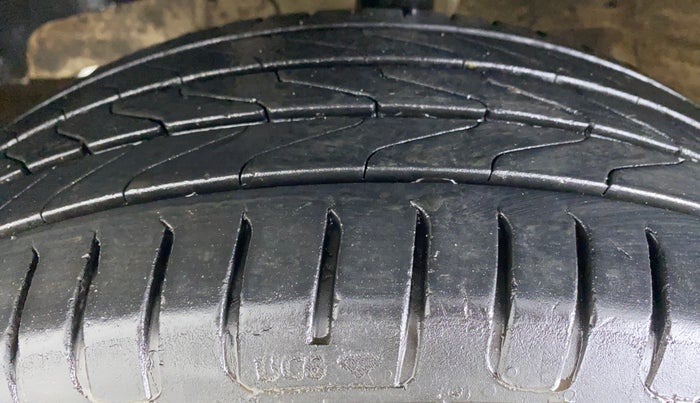 2018 Mahindra Kuv100 K2 TRIP CNG, CNG, Manual, 79,577 km, Left Front Tyre Tread